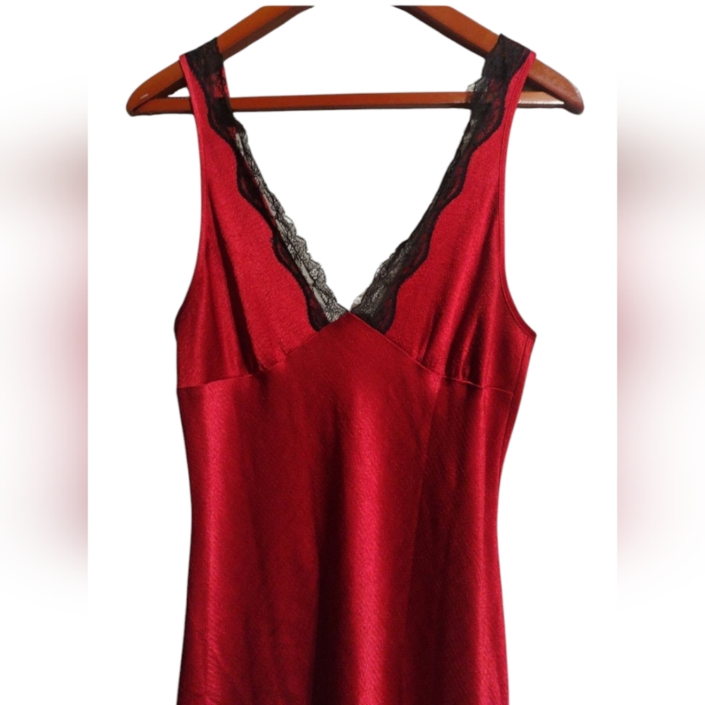 Vintage Y2K Women's Scarlet Red/ Red wine w/ Elegant Red Lace-Trimmed Nightgown